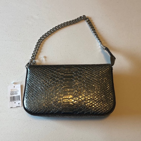 Michael Kors Handbags - 🎉 Michael Kors MD Chain Pouchette (Clutch) 🎉